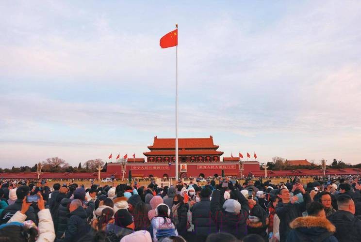 国家举重队天安门广场观看升旗仪式 国家举重队天安门广场观看升旗仪式